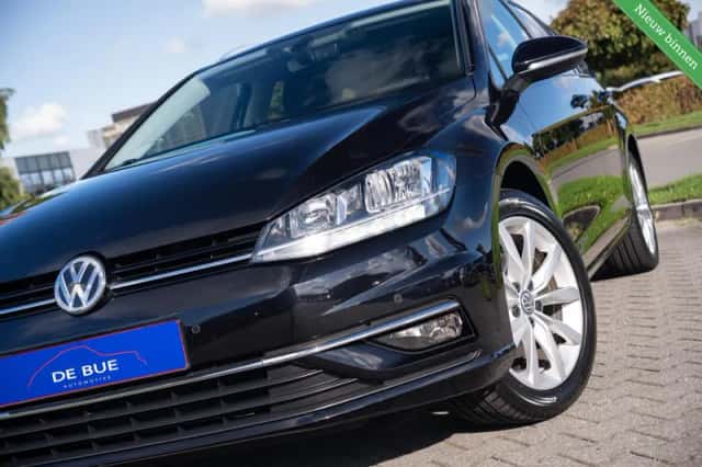 Volkswagen Golf (2017) thumbnail 2