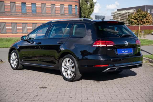 Volkswagen Golf (2017) thumbnail 4