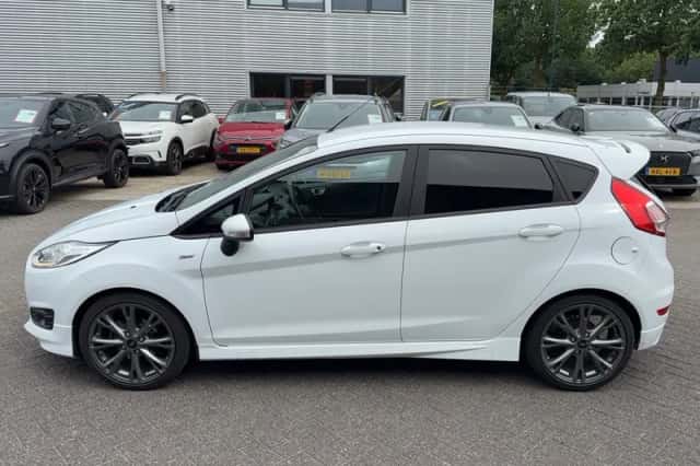 Ford Fiesta (2017) thumbnail 2