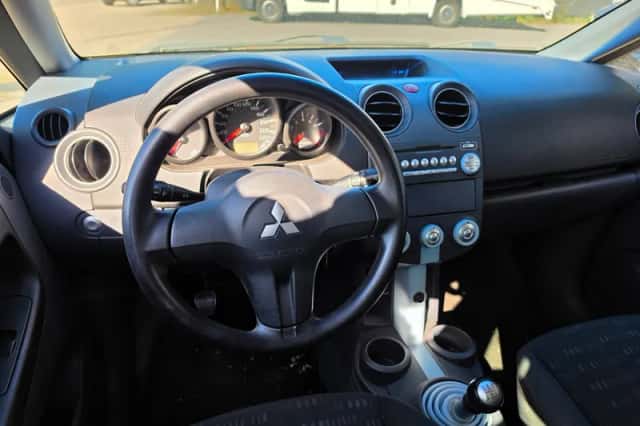 Mitsubishi Colt (2005) thumbnail 5
