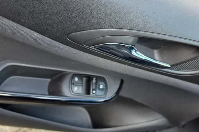 Opel Corsa (2015) thumbnail 6
