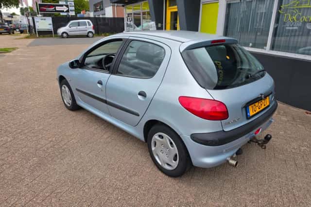 Peugeot 206 (2000) thumbnail 4