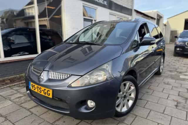 Mitsubishi Grandis (2007) thumbnail 1