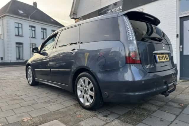 Mitsubishi Grandis (2007) thumbnail 6