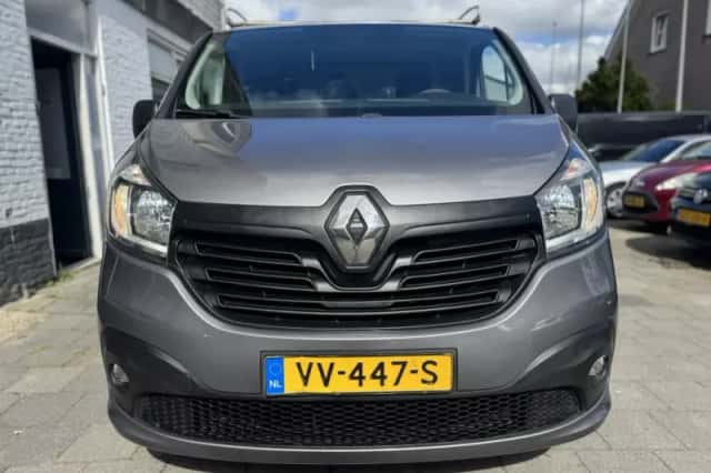 Renault Trafic (2016) thumbnail 2