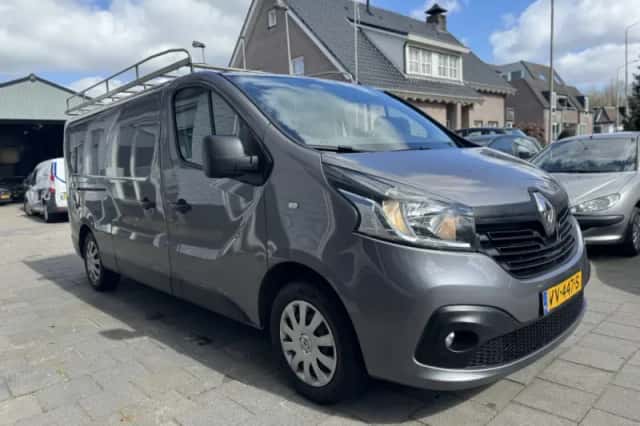 Renault Trafic (2016) thumbnail 3