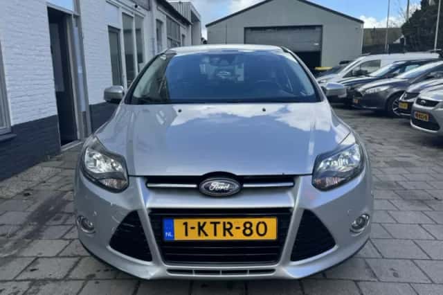 Ford Focus (2013) thumbnail 2