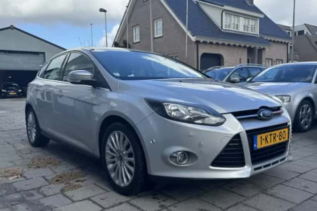 Ford Focus (2013) thumbnail 3