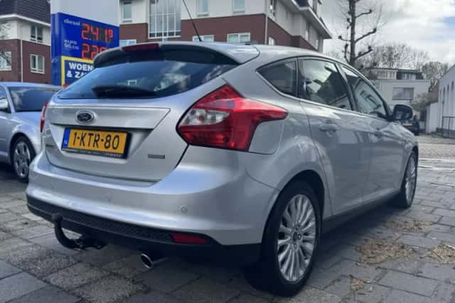 Ford Focus (2013) thumbnail 4