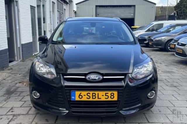 Ford Focus (2013) thumbnail 2