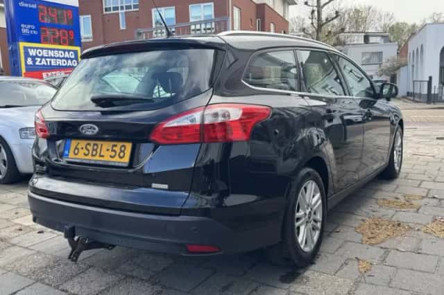 Ford Focus (2013) thumbnail 4