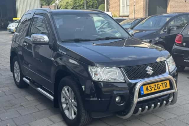 Suzuki Grand Vitara (2008) thumbnail 3