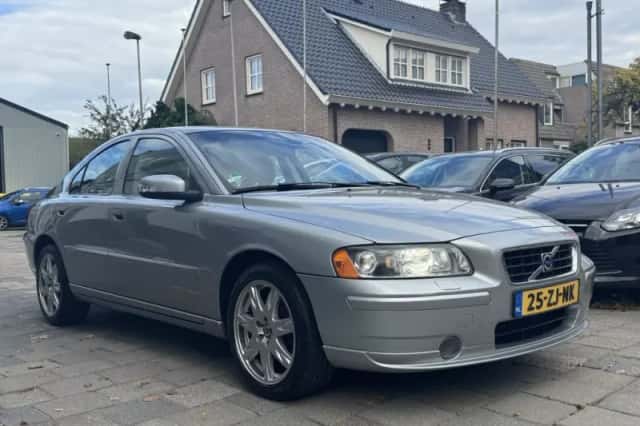 Volvo S60 (2008) thumbnail 3