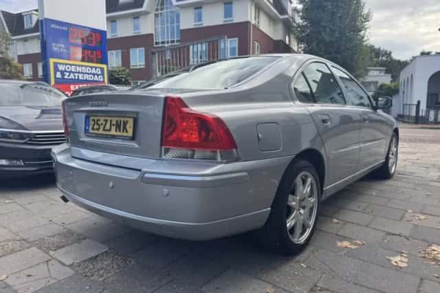 Volvo S60 (2008) thumbnail 4