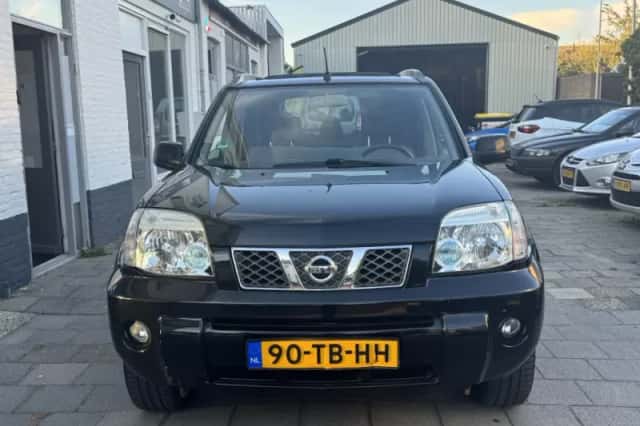 Nissan X-Trail (2006) thumbnail 2