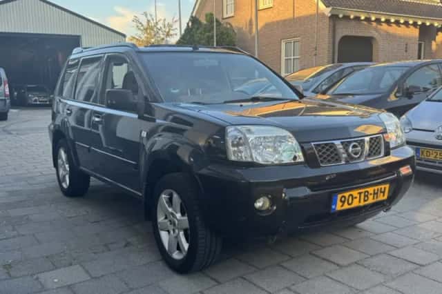 Nissan X-Trail (2006) thumbnail 3