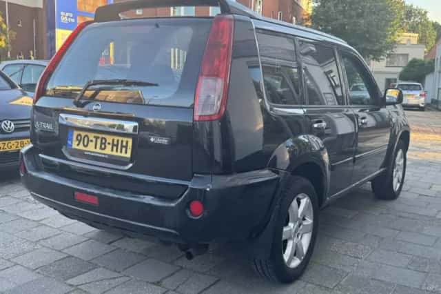 Nissan X-Trail (2006) thumbnail 4