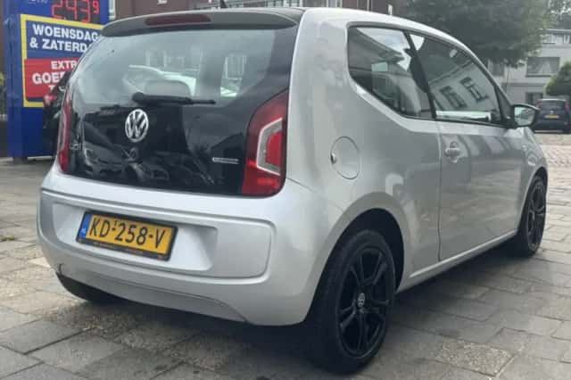 Volkswagen Up! (2012) thumbnail 4