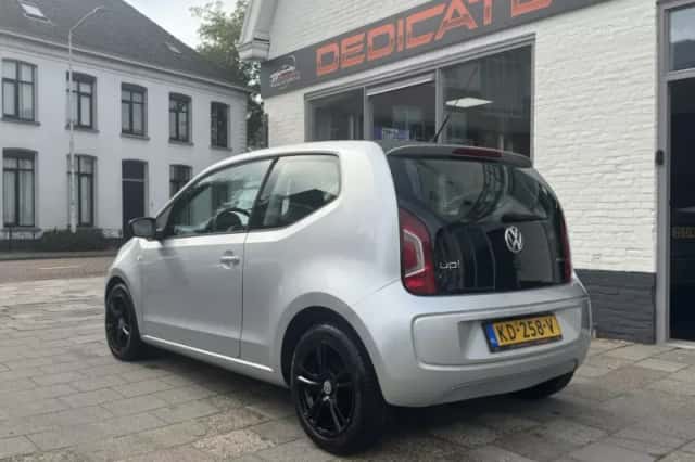 Volkswagen Up! (2012) thumbnail 6