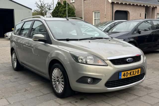 Ford Focus (2010) thumbnail 3