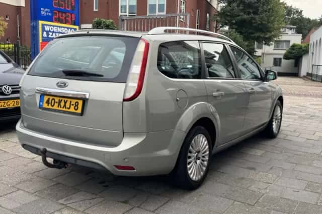 Ford Focus (2010) thumbnail 4