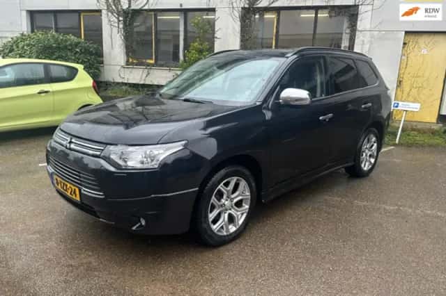 Mitsubishi Outlander (2014) thumbnail 1