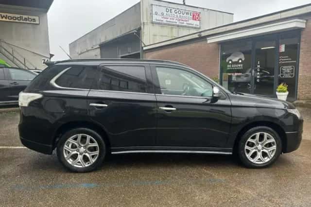 Mitsubishi Outlander (2014) thumbnail 4