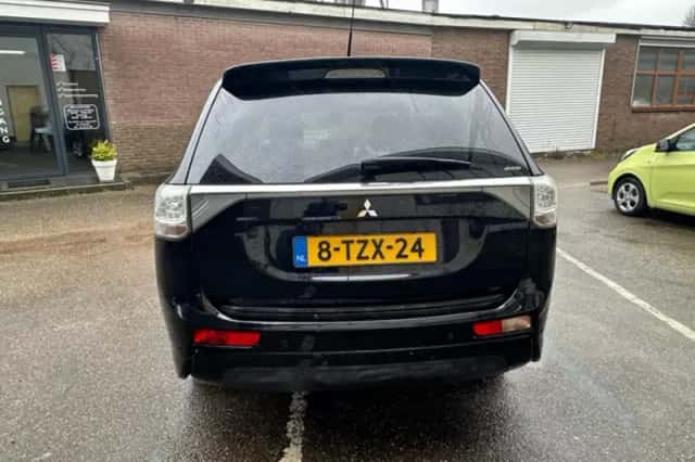 Mitsubishi Outlander (2014) thumbnail 6