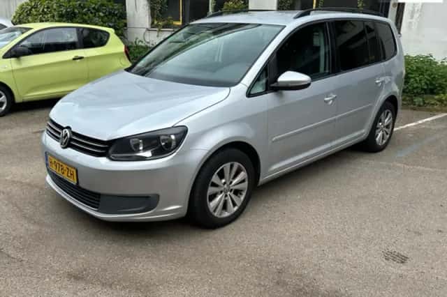 Volkswagen Touran (2011) thumbnail 1