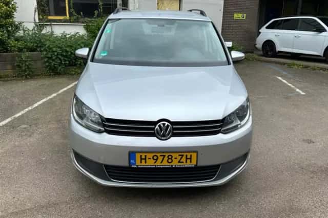 Volkswagen Touran (2011) thumbnail 2