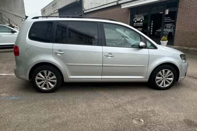 Volkswagen Touran (2011) thumbnail 4