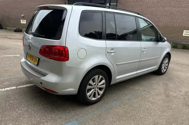 Volkswagen Touran (2011) thumbnail 5