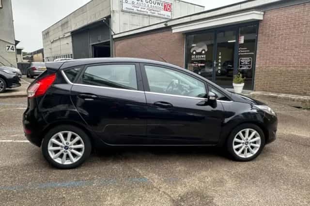 Ford Fiesta (2016) thumbnail 4