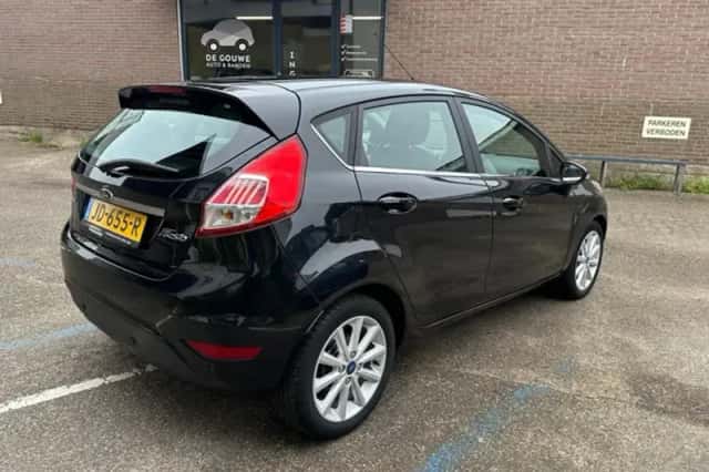 Ford Fiesta (2016) thumbnail 5