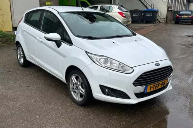 Ford Fiesta (2014) thumbnail 3