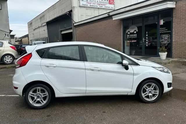 Ford Fiesta (2014) thumbnail 4