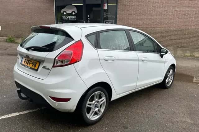 Ford Fiesta (2014) thumbnail 5