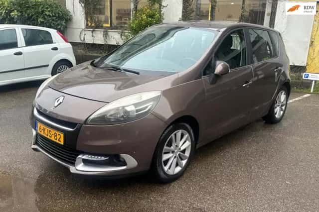 Renault Scénic (2013) thumbnail 1