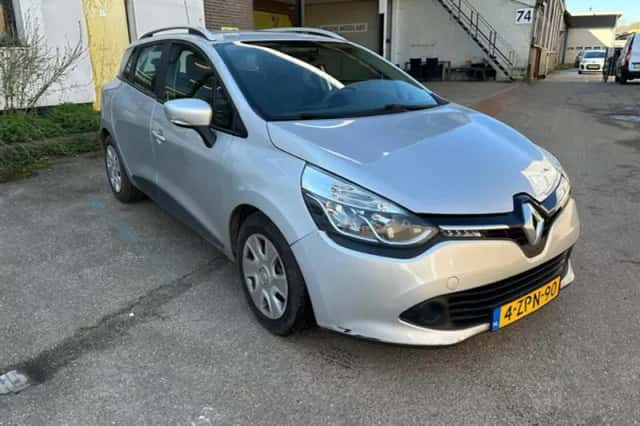 Renault Clio (2015) thumbnail 3