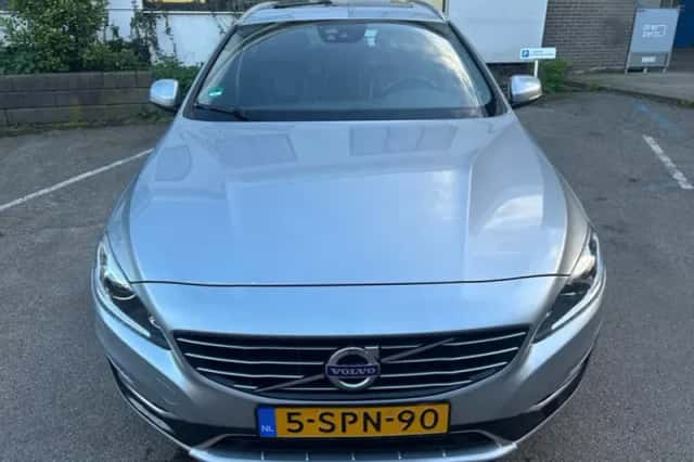 Volvo V60 (2013) thumbnail 2