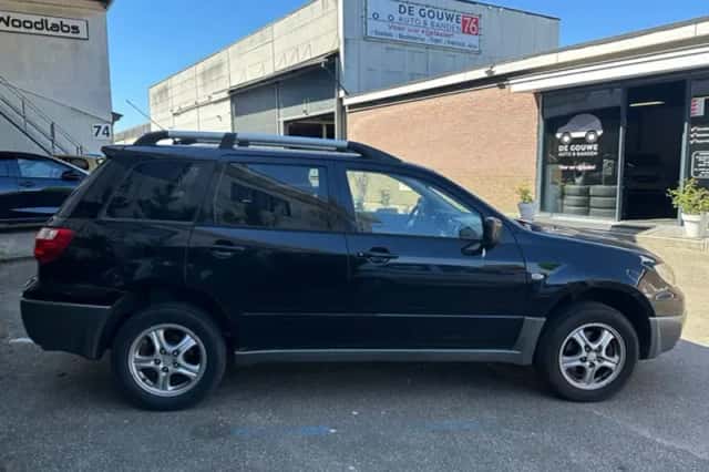 Mitsubishi Outlander (2006) thumbnail 4