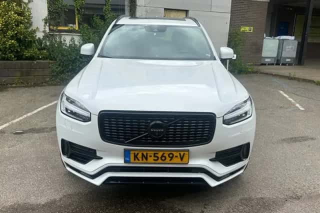 Volvo XC90 (2016) thumbnail 2