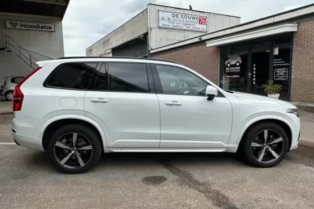 Volvo XC90 (2016) thumbnail 4