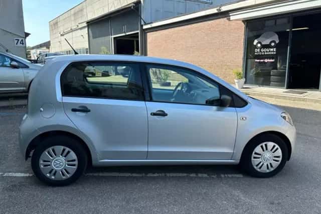 Volkswagen Up! (2014) thumbnail 4