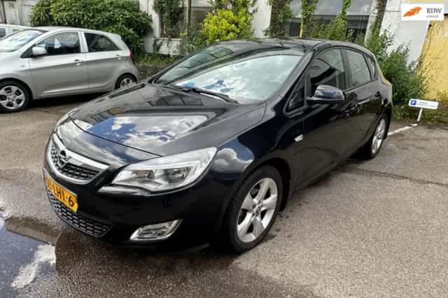 Opel Astra (2010) thumbnail 1