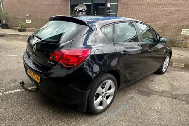 Opel Astra (2010) thumbnail 5