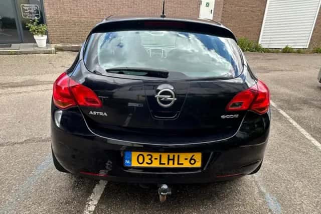 Opel Astra (2010) thumbnail 6
