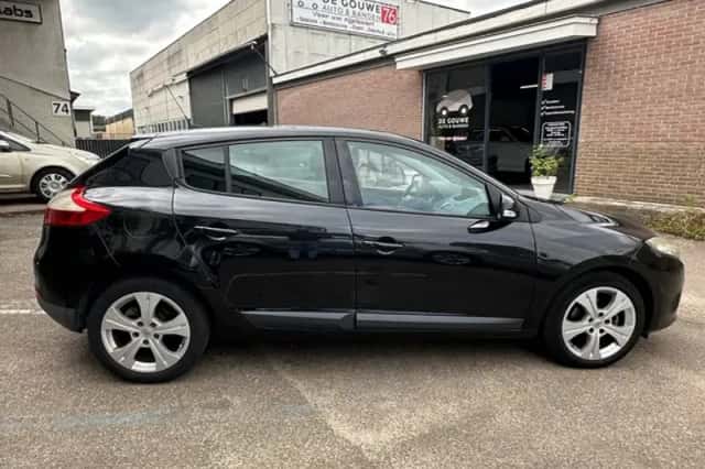 Renault Mégane (2011) thumbnail 4