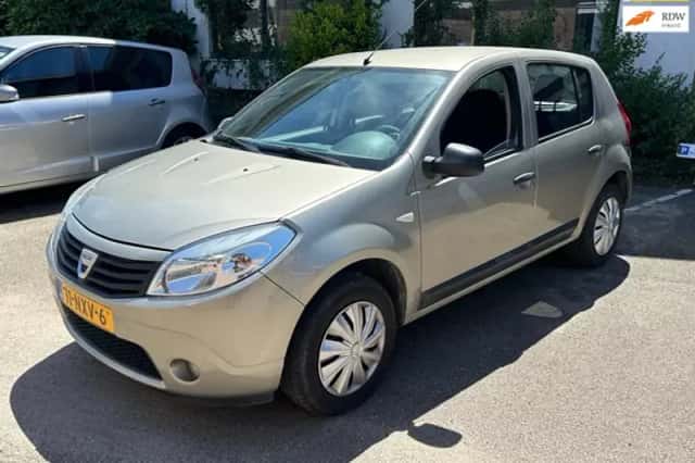 Dacia Sandero (2011) thumbnail 1