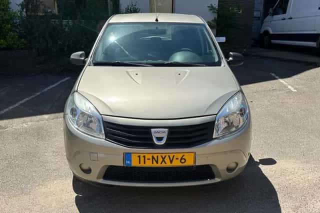Dacia Sandero (2011) thumbnail 2